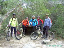 Els integrants de la sortida al dolmen de Cellecs o la cabana del Moro