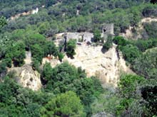 El castell de Montcls vist des d'el cam de l'Ermita de Santa Magdalena