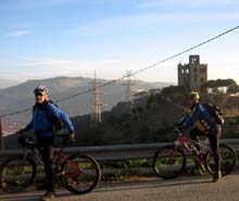 El Josep Maria i el Ramon a Collserola, al fons Torrebar